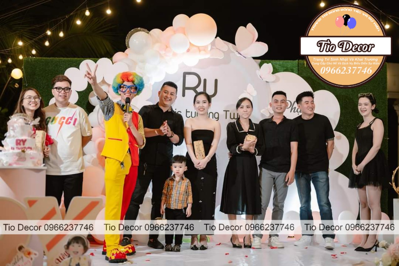 chú hề dẫn chương trình